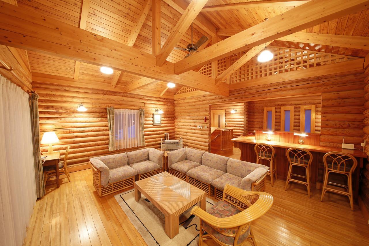 Log Hotel Larch Lake Kanayama Minamifurano Стая снимка