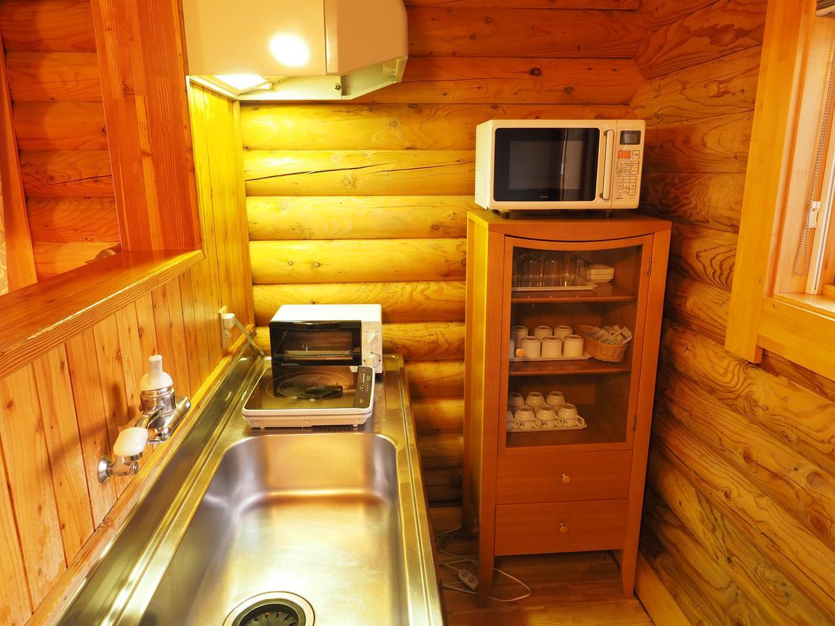 Log Hotel Larch Lake Kanayama Minamifurano Стая снимка