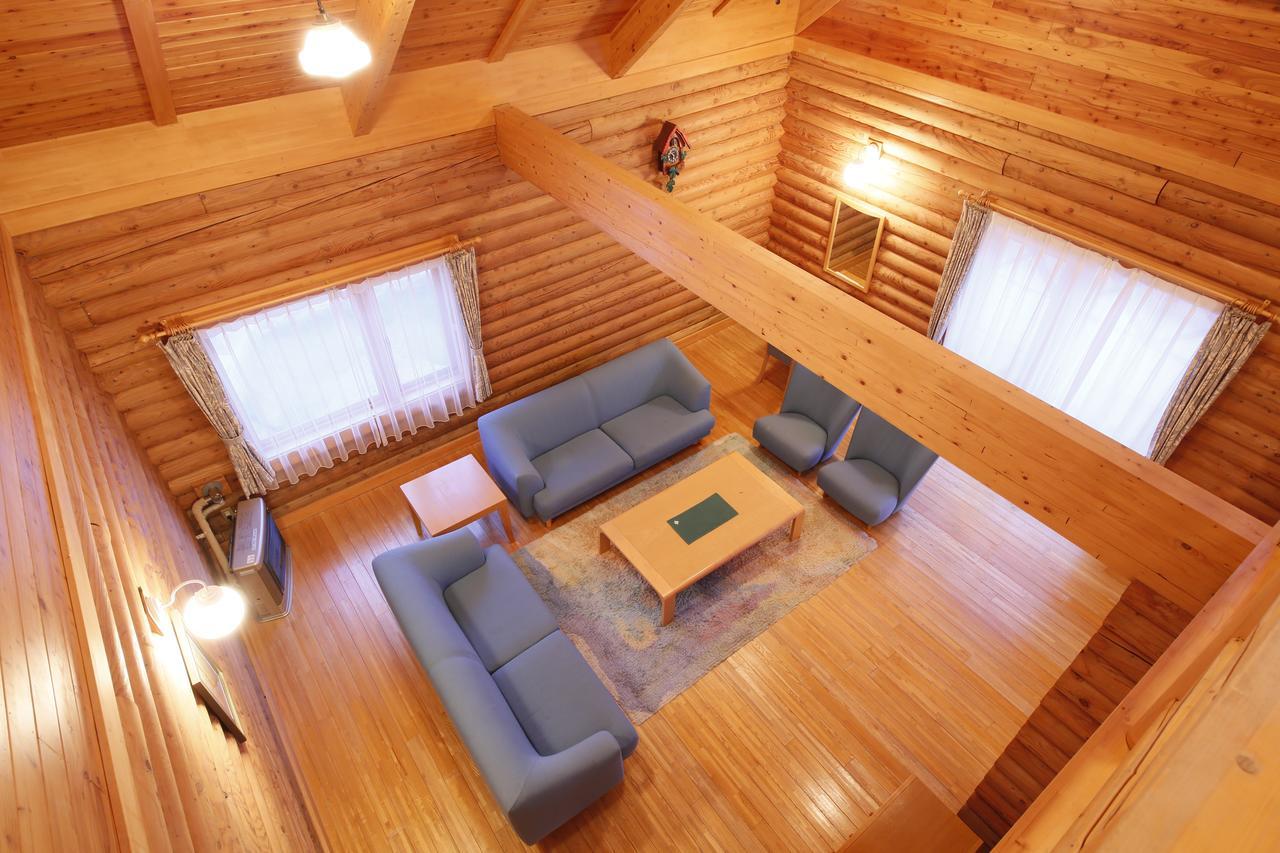 Log Hotel Larch Lake Kanayama Minamifurano Стая снимка