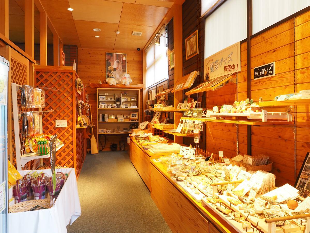 Log Hotel Larch Lake Kanayama Minamifurano Екстериор снимка