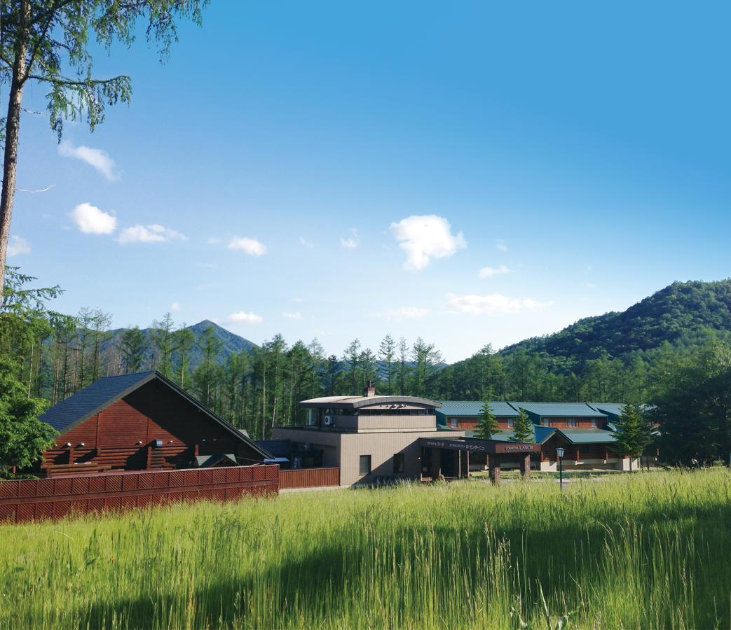 Log Hotel Larch Lake Kanayama Minamifurano Екстериор снимка