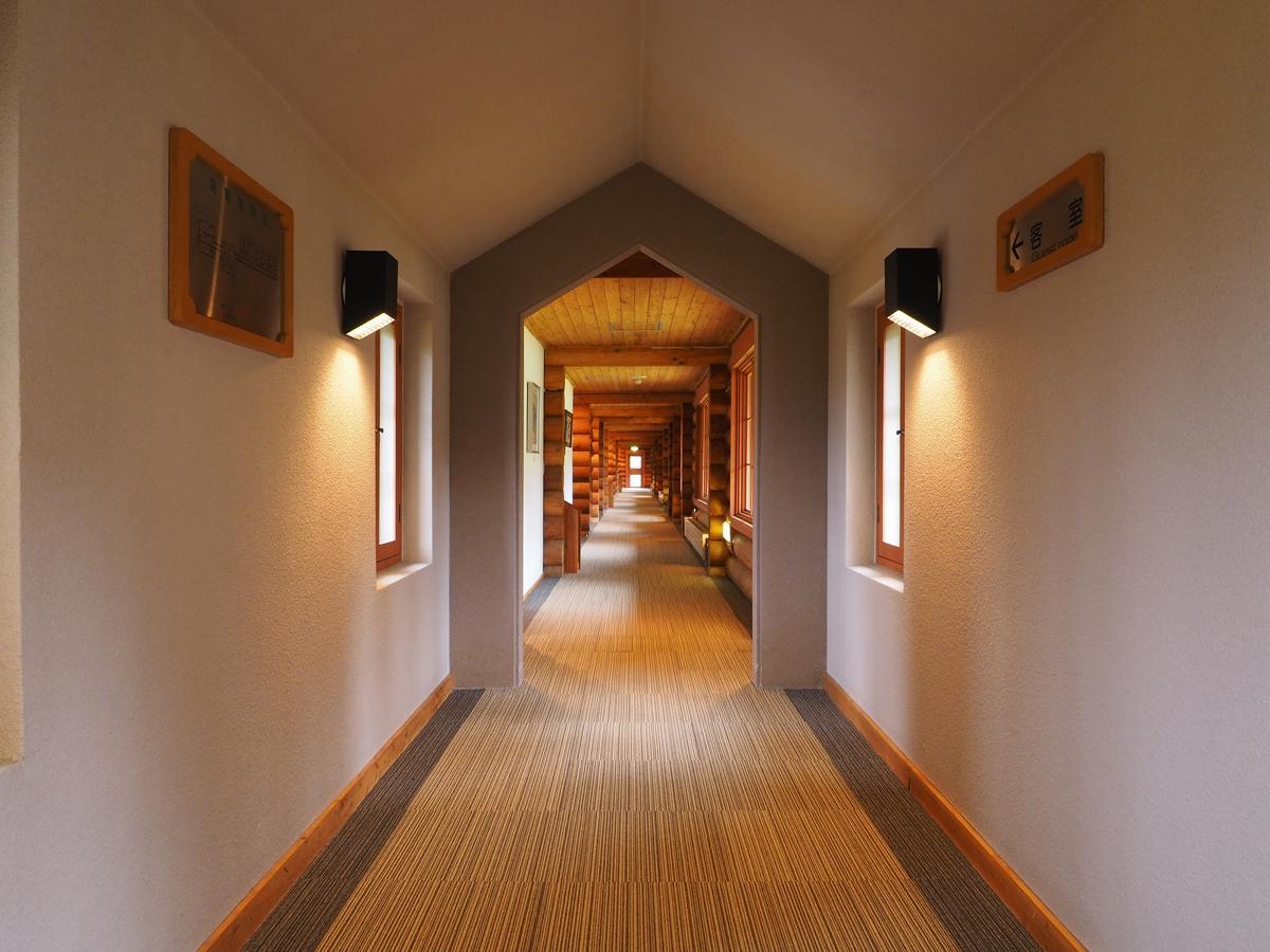 Log Hotel Larch Lake Kanayama Minamifurano Екстериор снимка