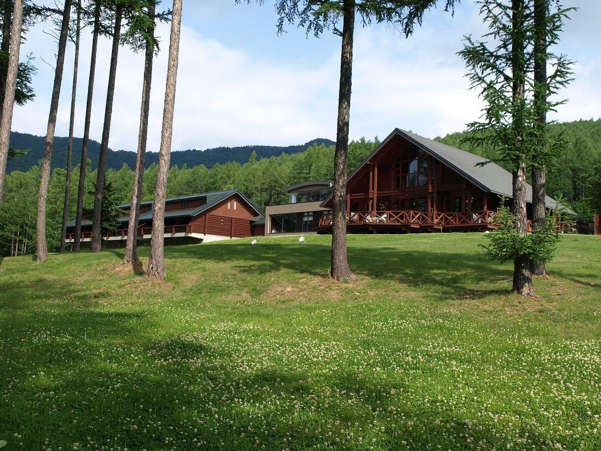 Log Hotel Larch Lake Kanayama Minamifurano Екстериор снимка